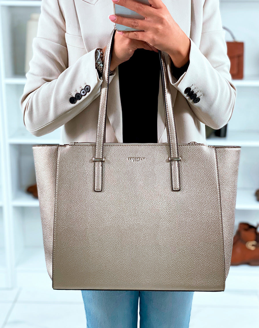 Sac à Main Porté Épaule Taupe Métallisé - Brillance et Organisation