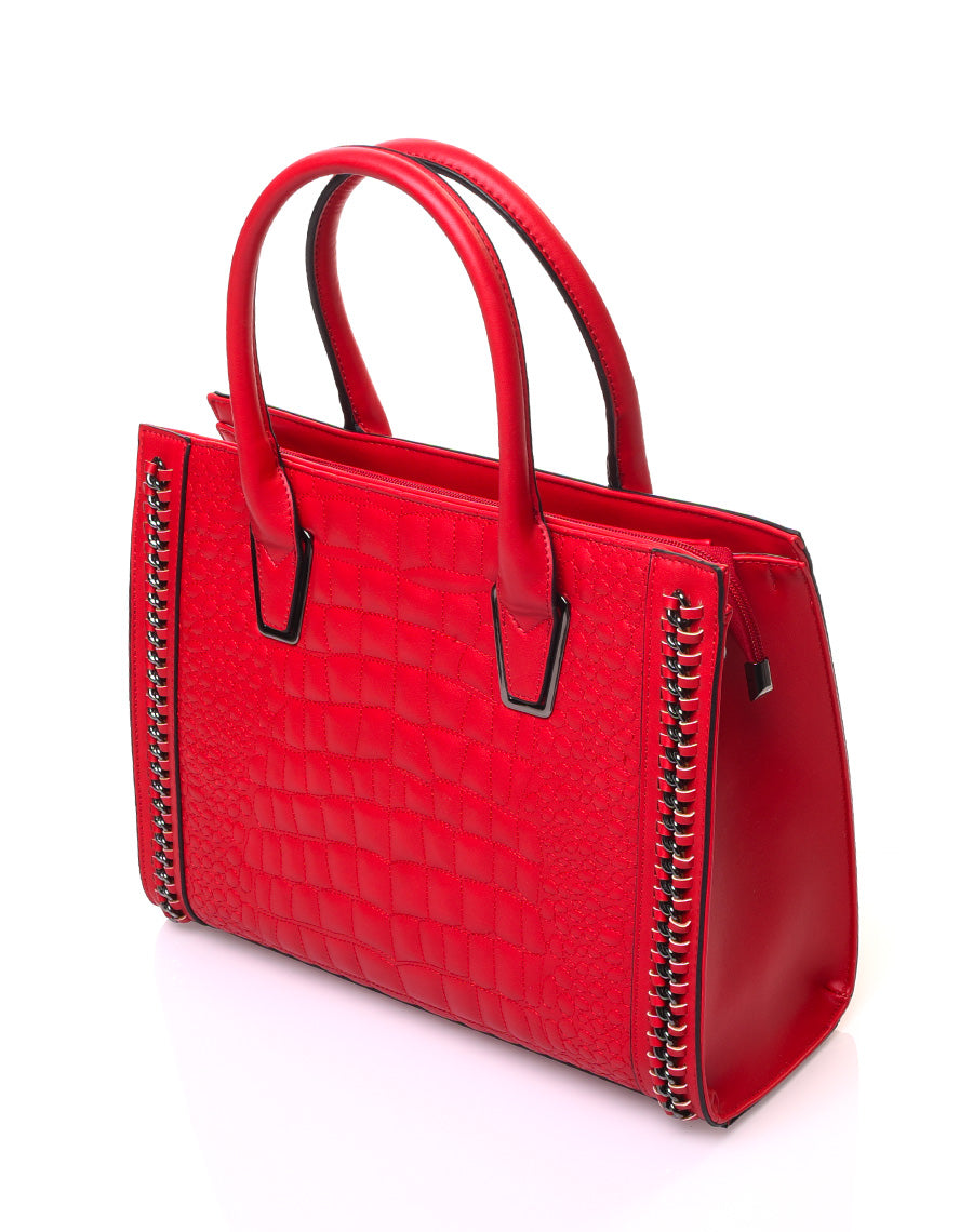 Sac à main rouge effet croco et détails chaînes