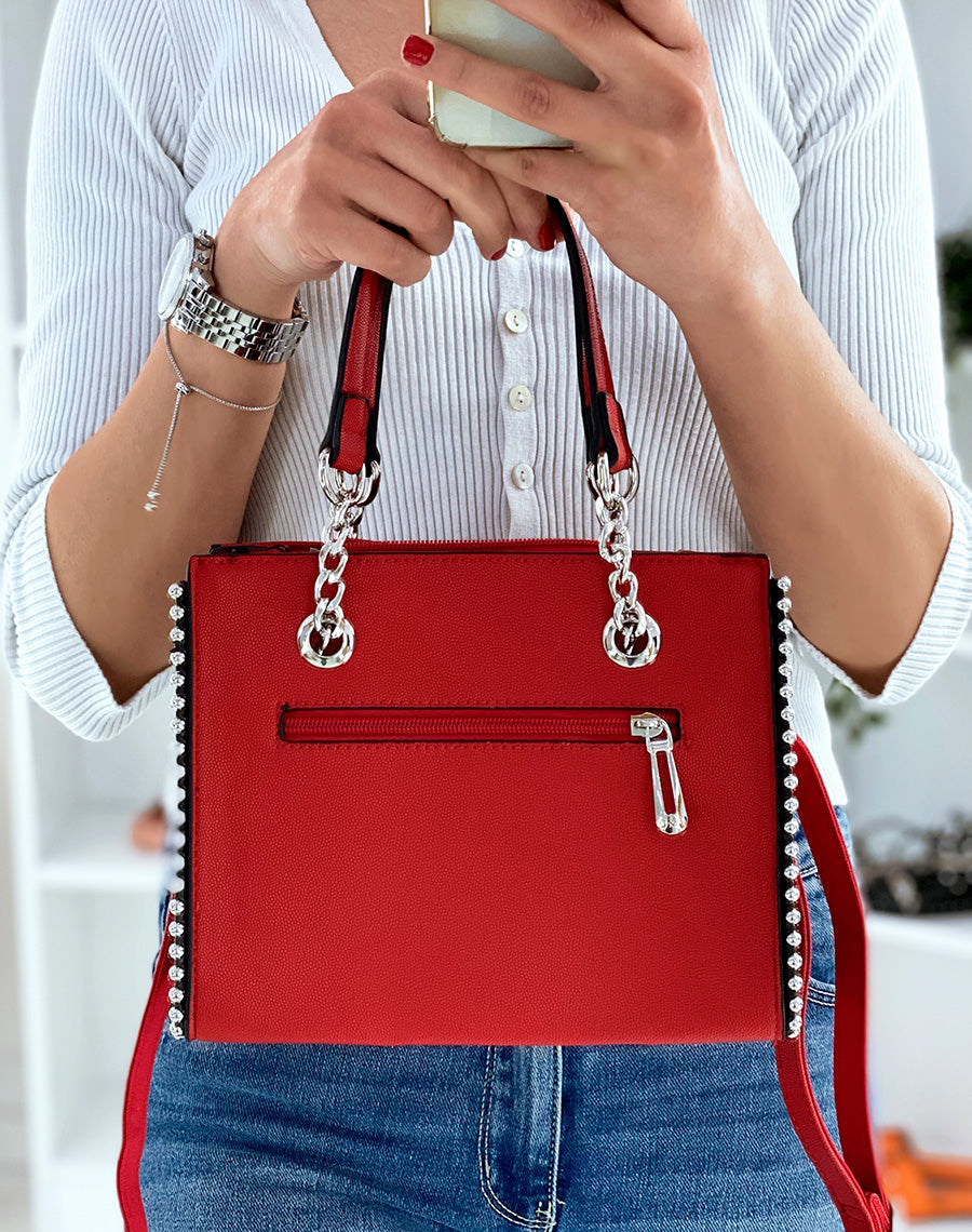 Sac à main rouge orné de clous