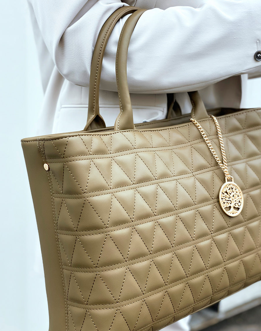 Sac à main vert kaki matelassé à pendentif doré