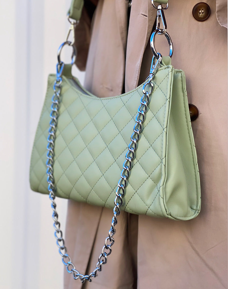 Sac à main vert pastel matelassé à chaîne argentée