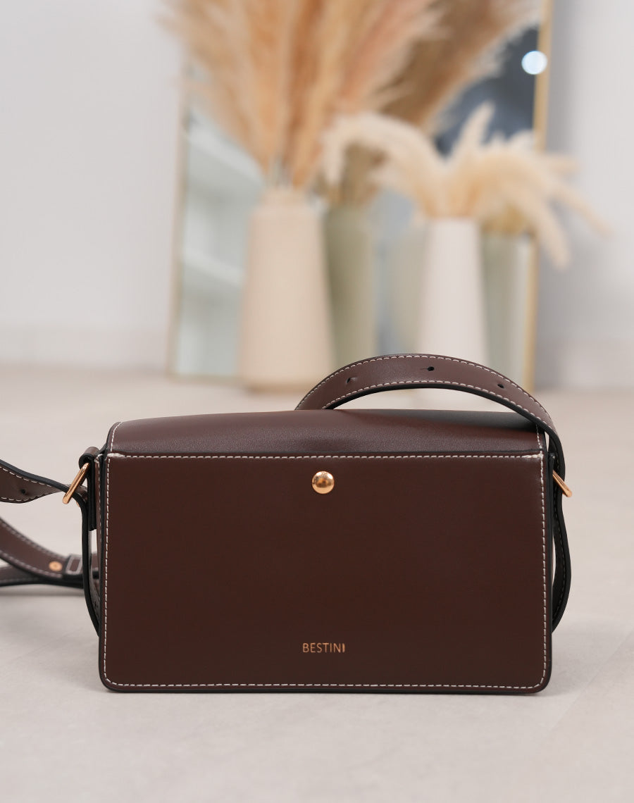 Sac marron chocolat à lanière ajustable 
