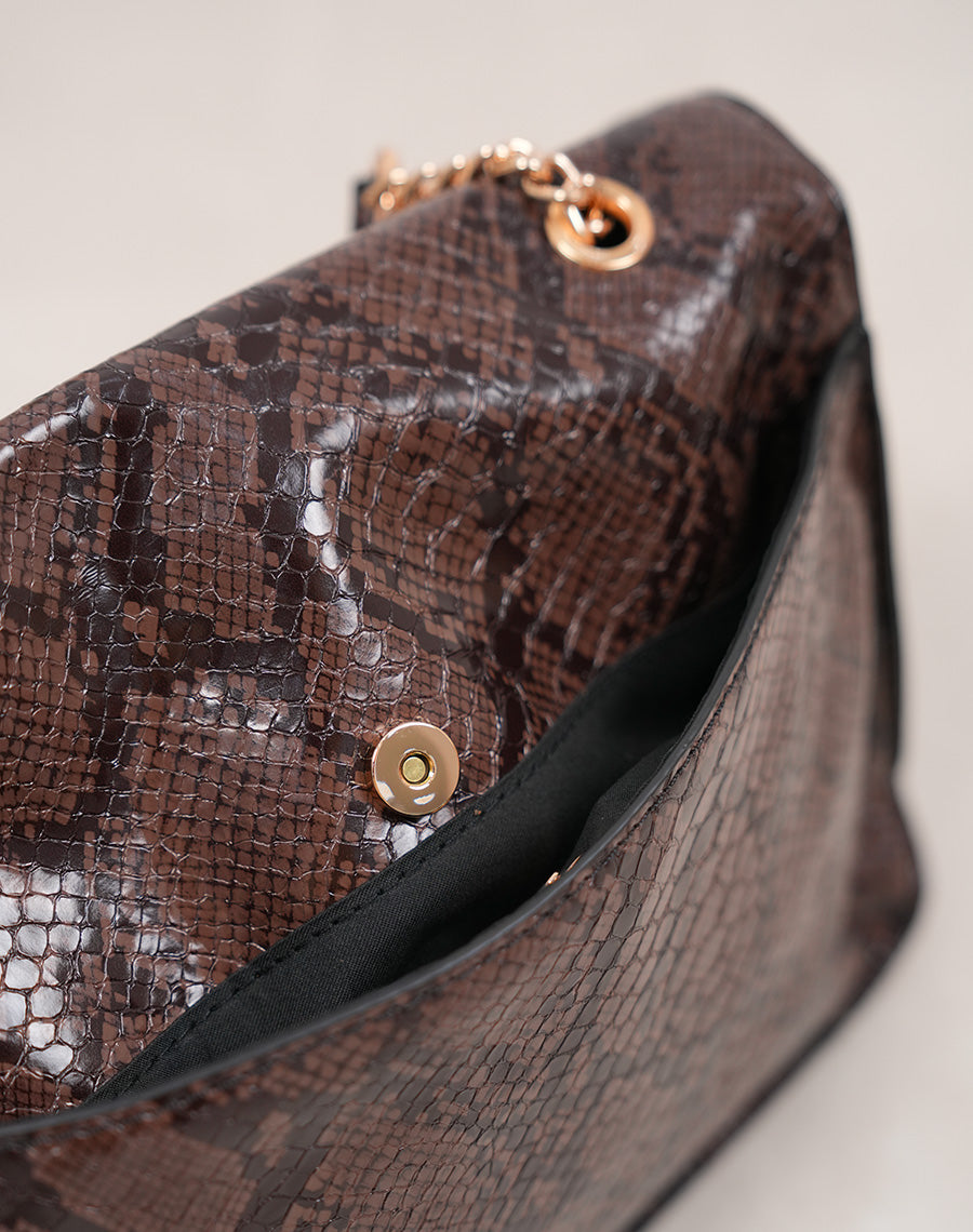 Sac marron vernis effet croco
