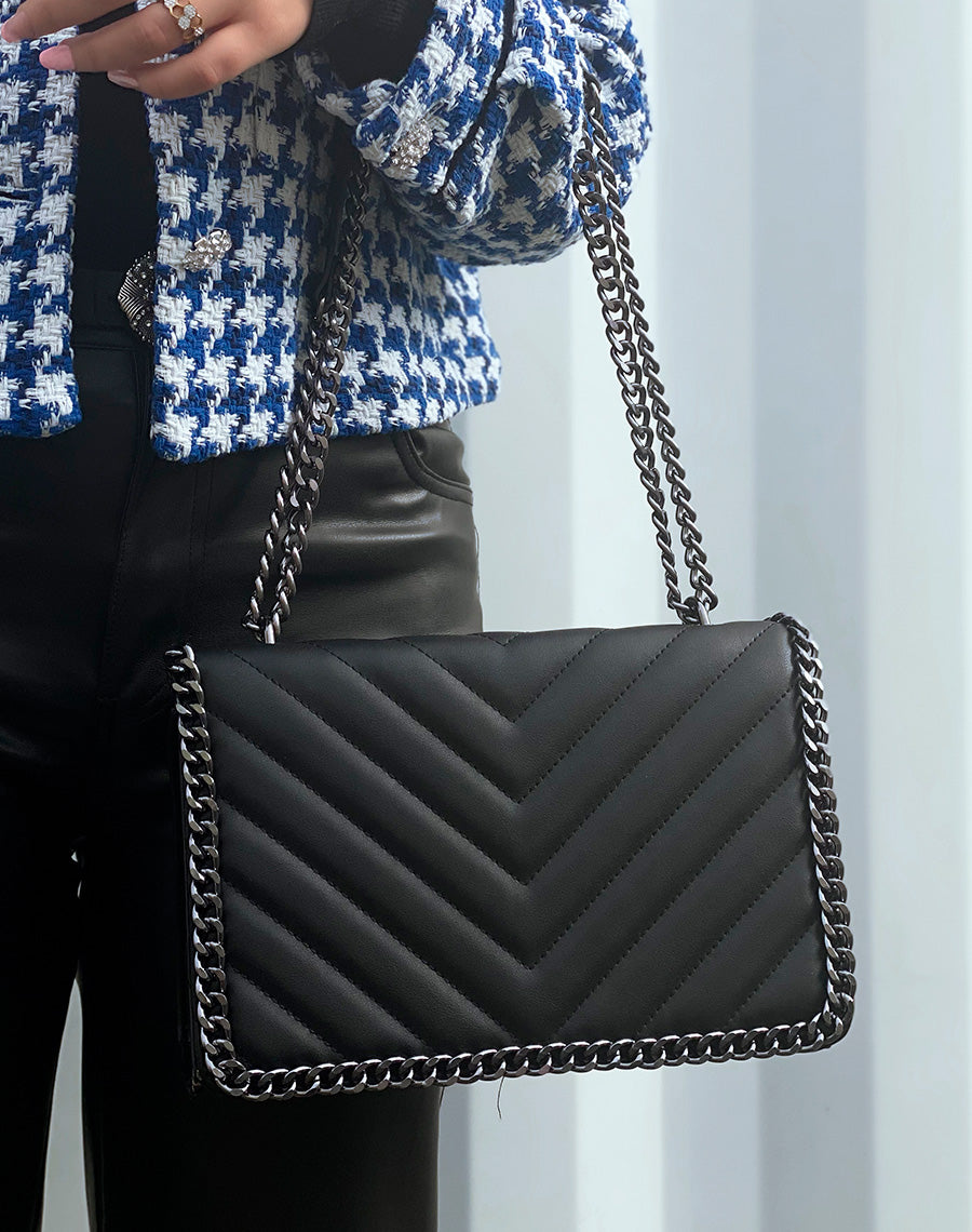 Sac noir bandoulière à chaine grise