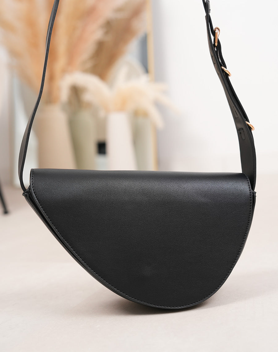 Sac noir mat besace asymétrique 