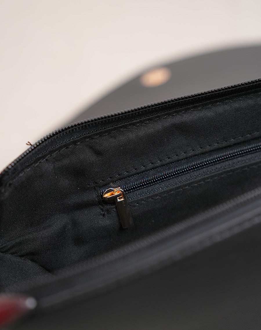 Sac noir mat besace asymétrique 