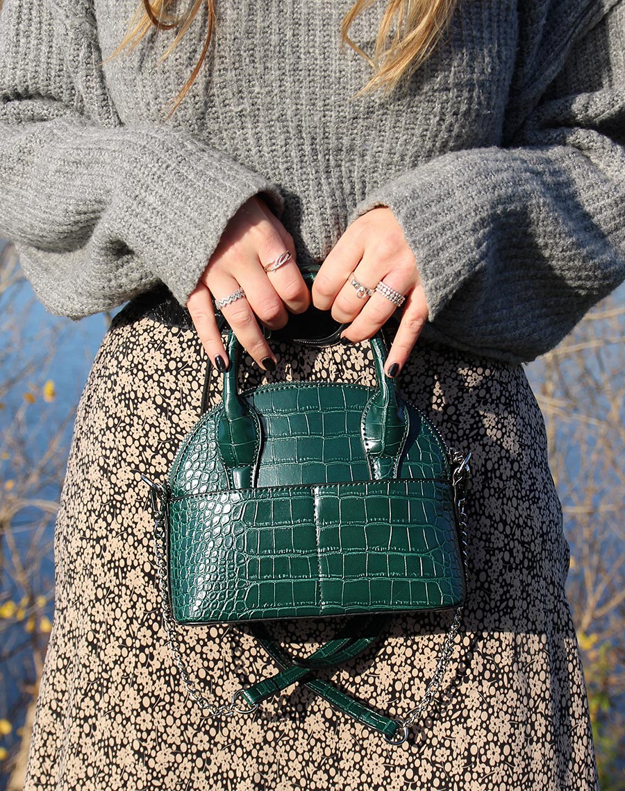 Sac vert bandoulière arrondi effet croco