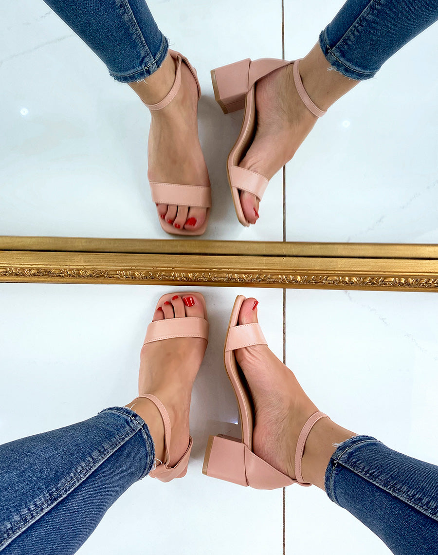 Sandale rose clair à petit talon carré