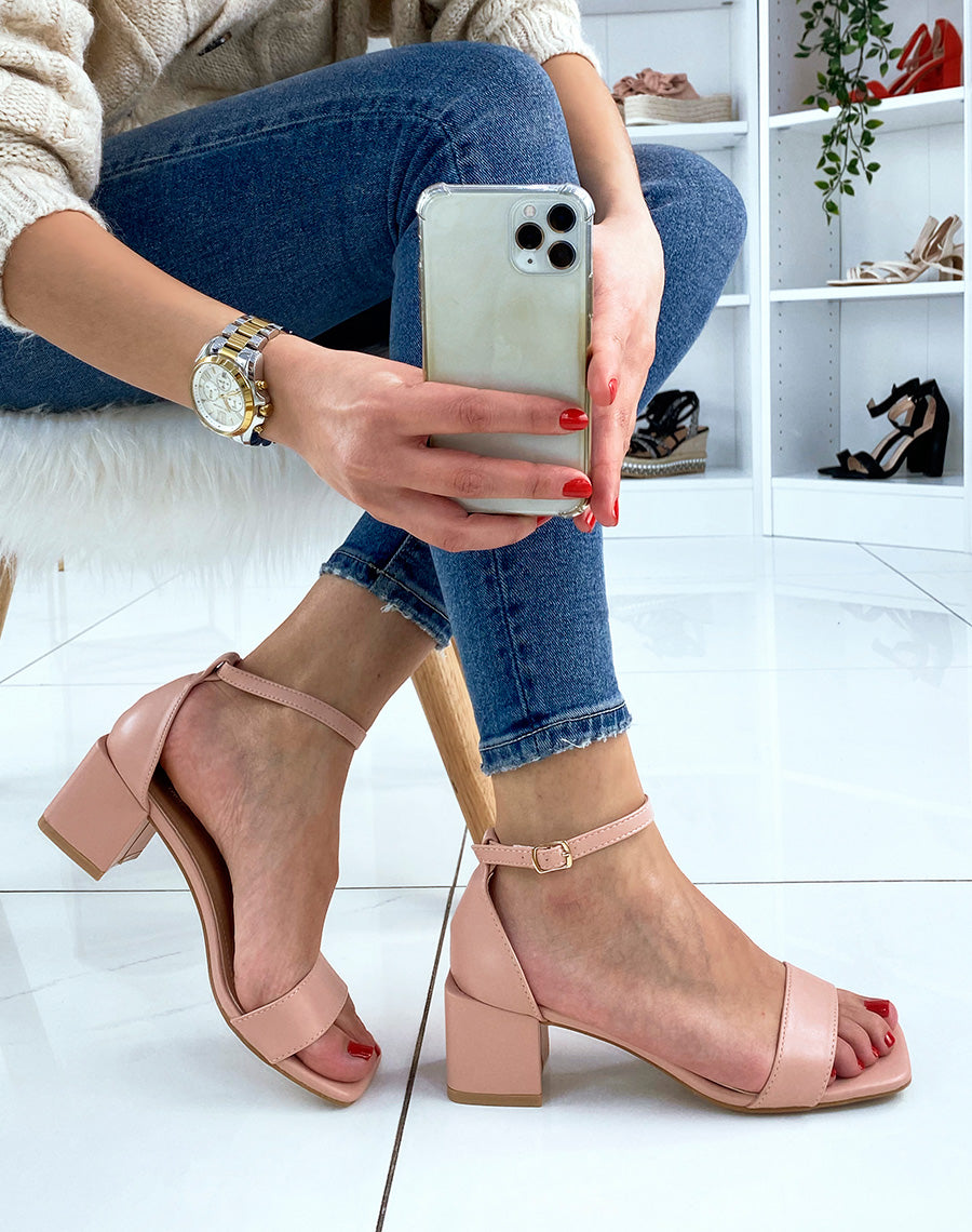 Talon Carré Sandales Roses A Talon Light Pink Sandal With A Small