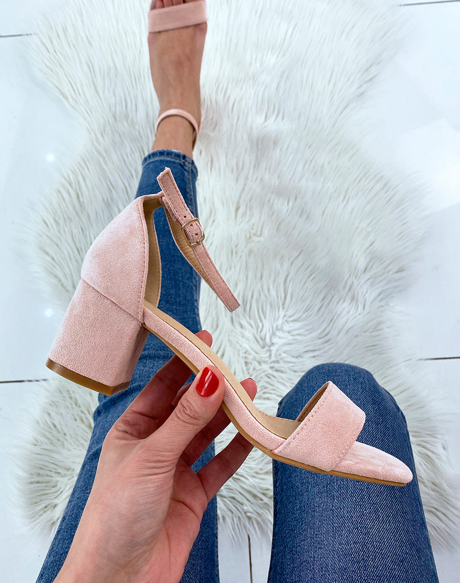 Sandale rose pastel en suédine à petit talon