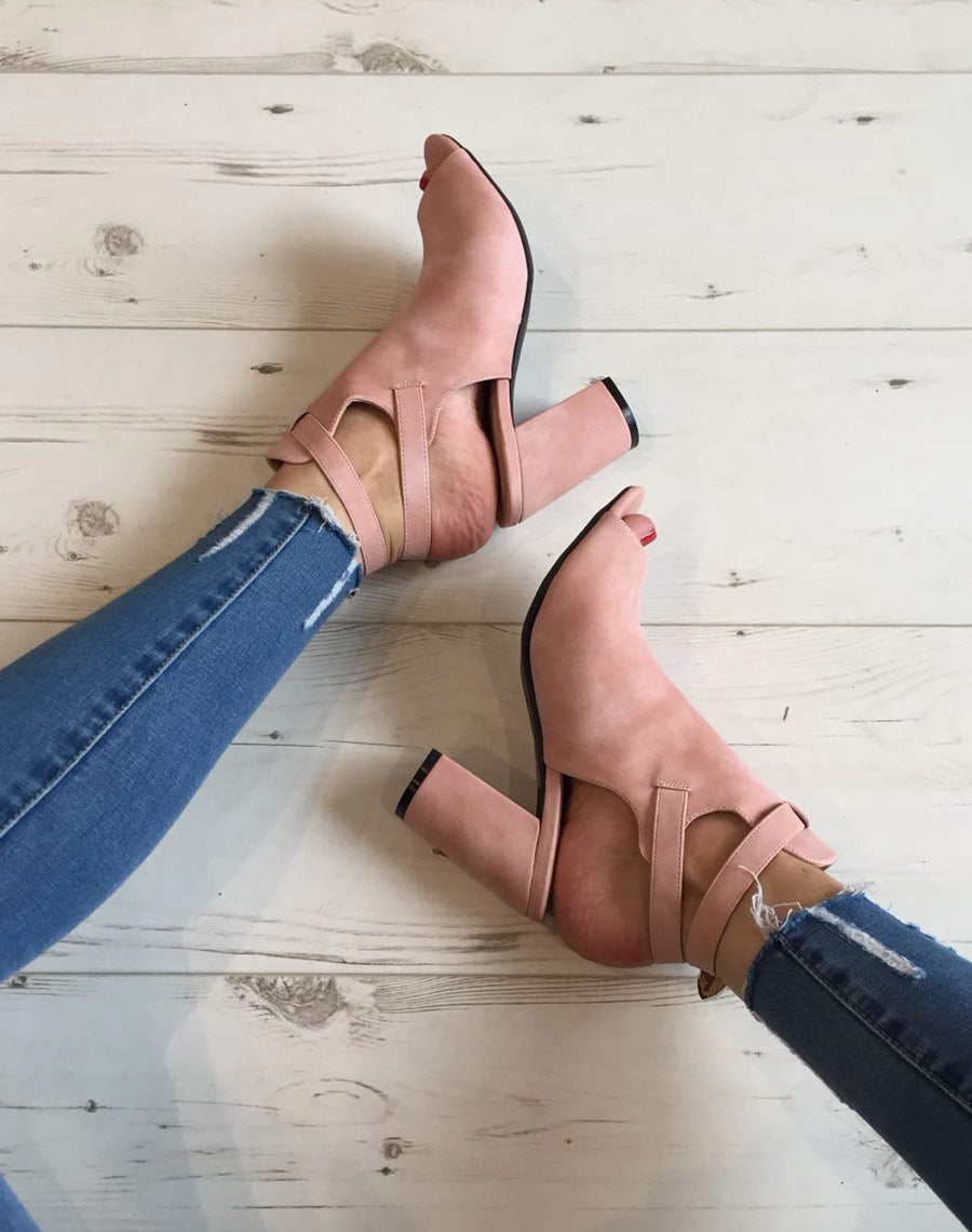 Sandale à talons roses ajourés en suédine