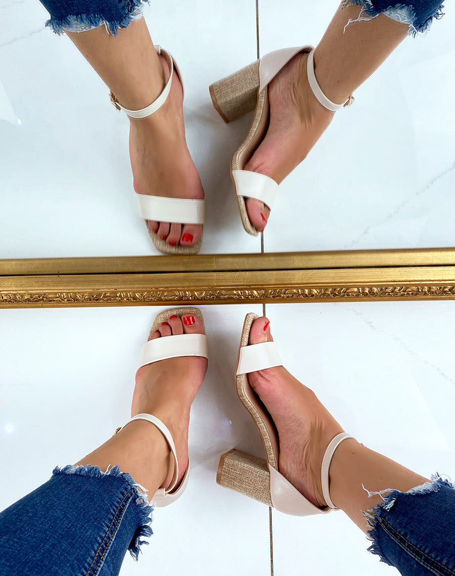 Sandales beige à talon en tissu