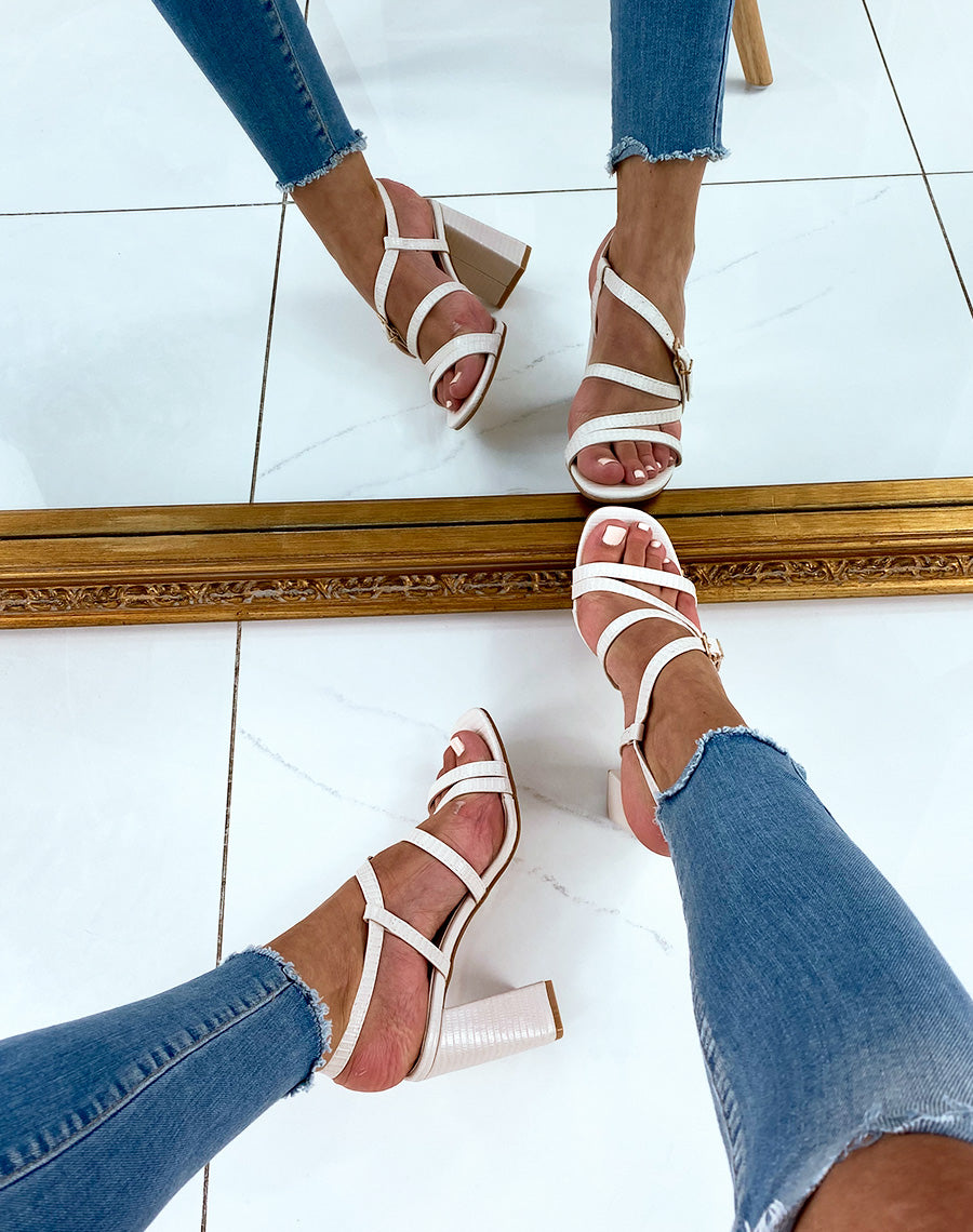 Sandales beiges à brides effet croco