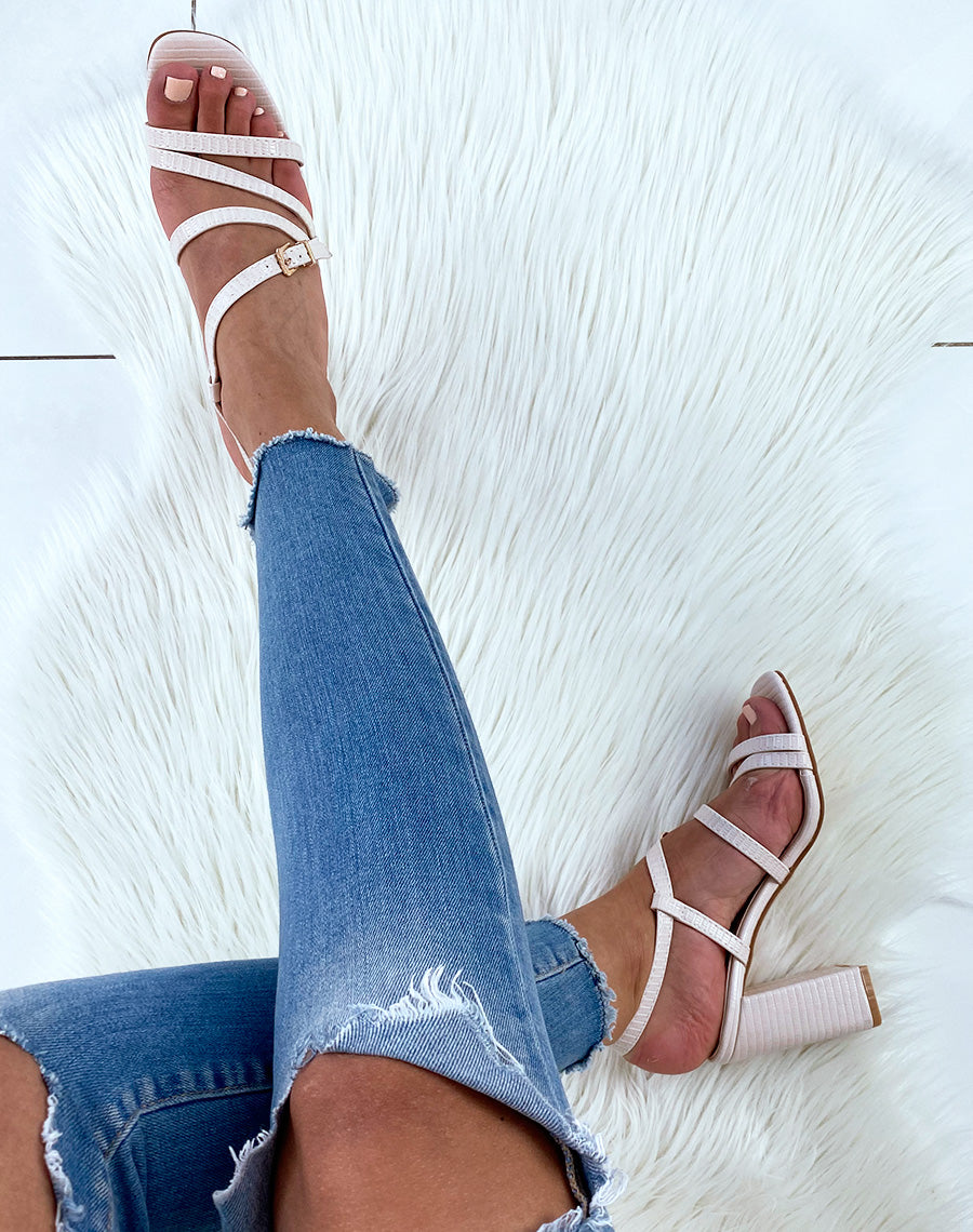 Sandales beiges à brides effet croco