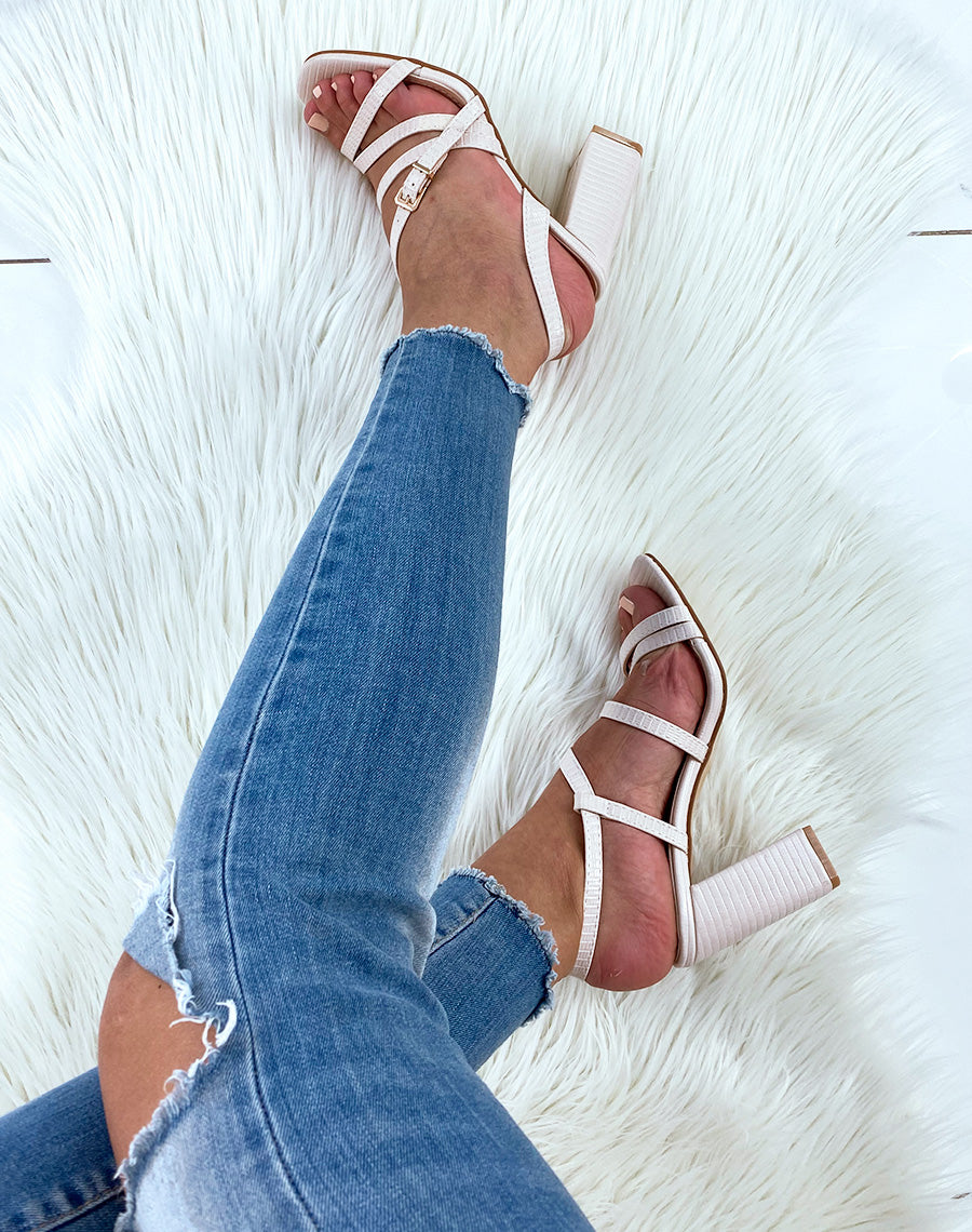 Sandales beiges à brides effet croco