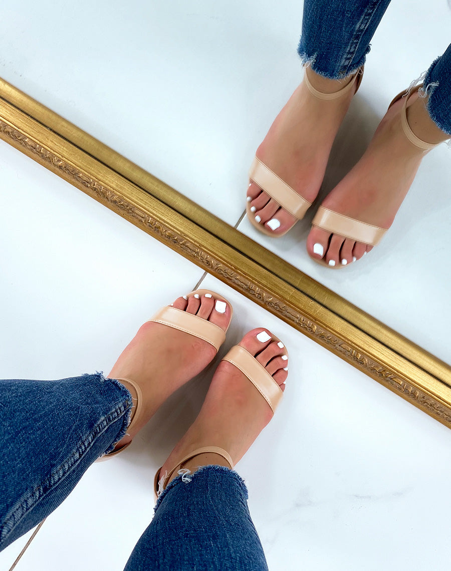 Sandales beiges à petit talon