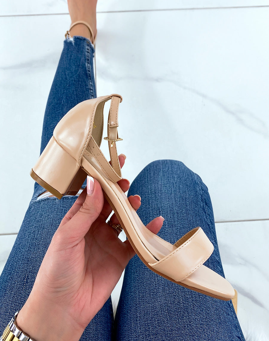 Sandales beiges à petit talon