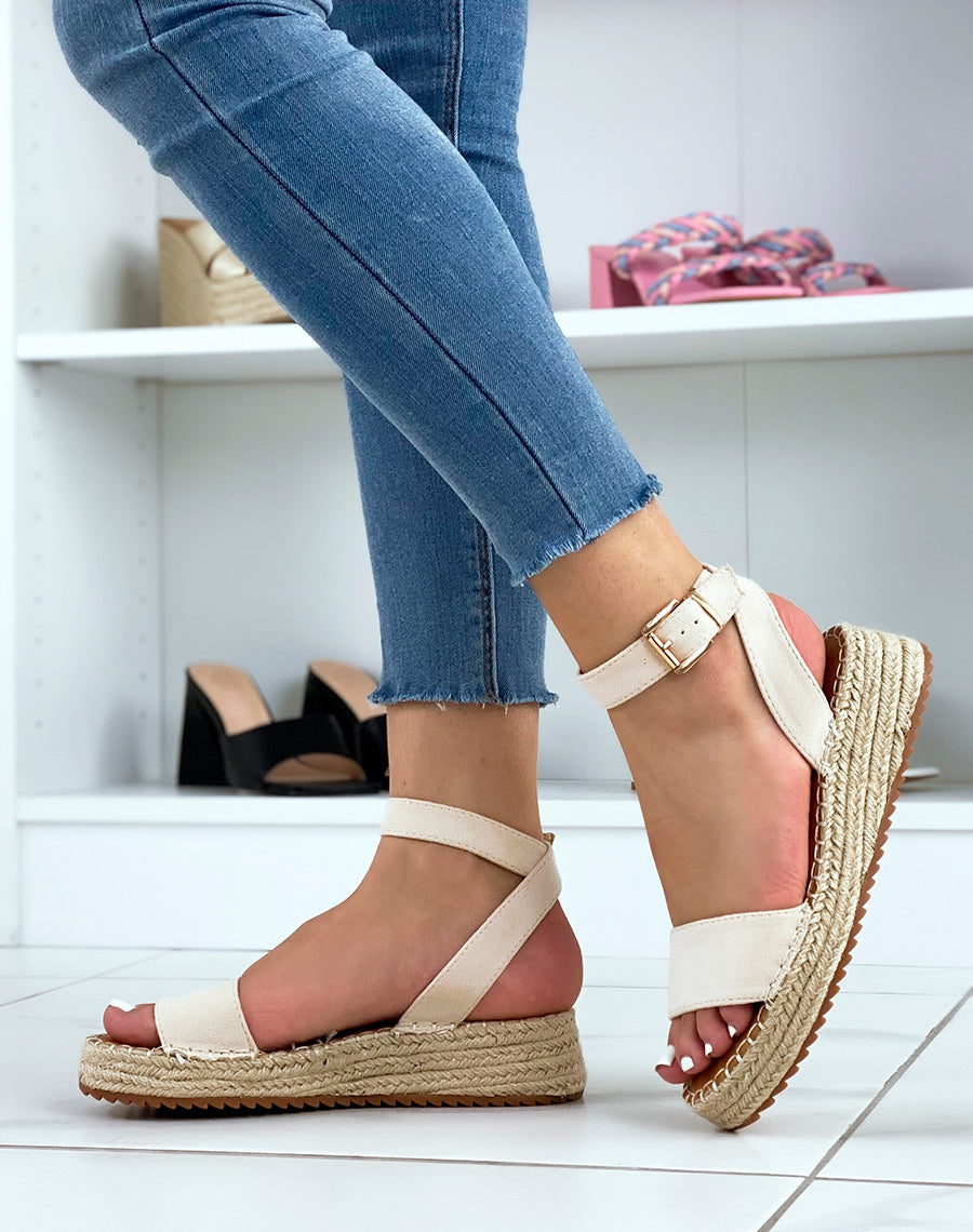 Sandales beiges plates à semelle en toile de jute