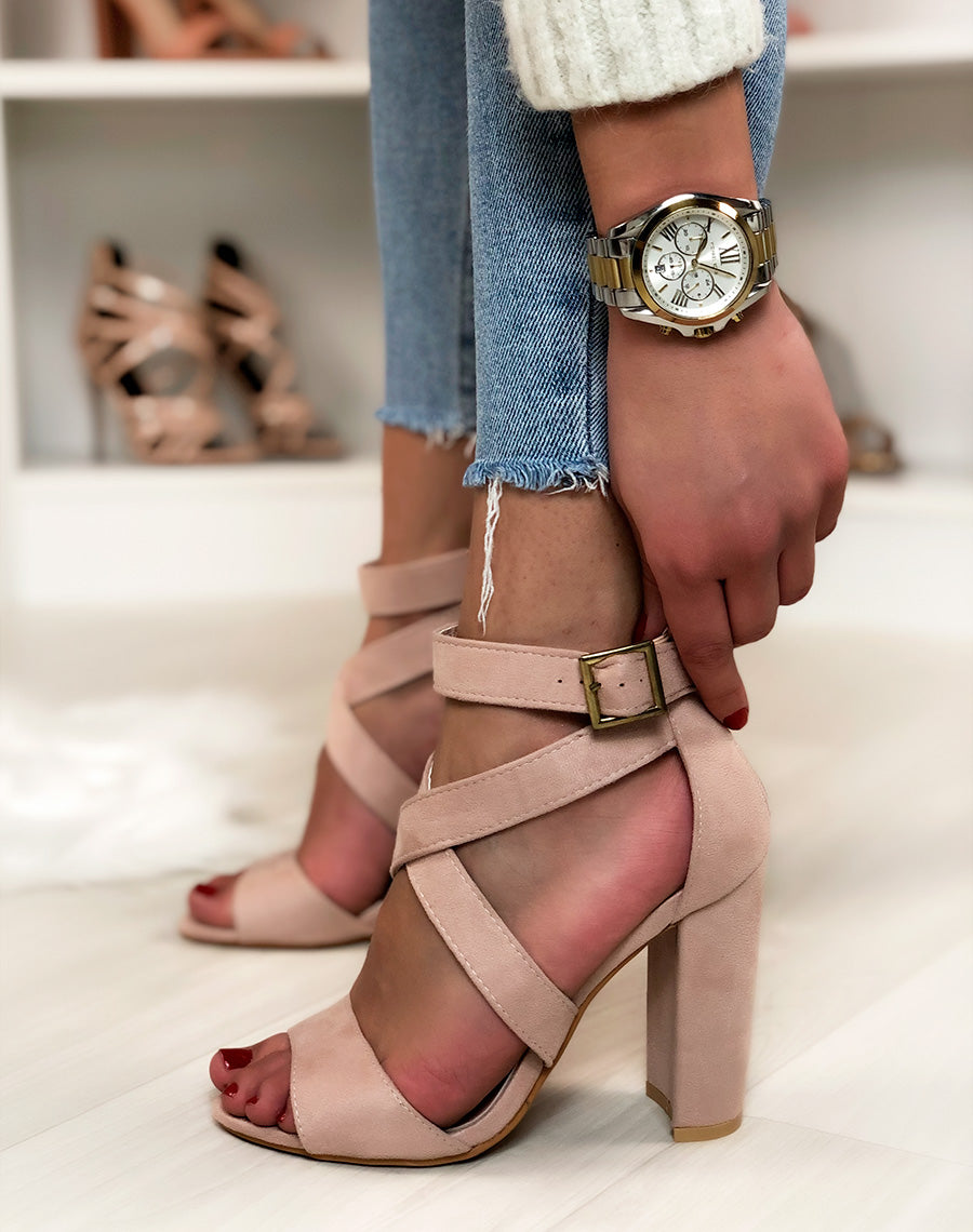 Sandales beiges à talon carré en suédine