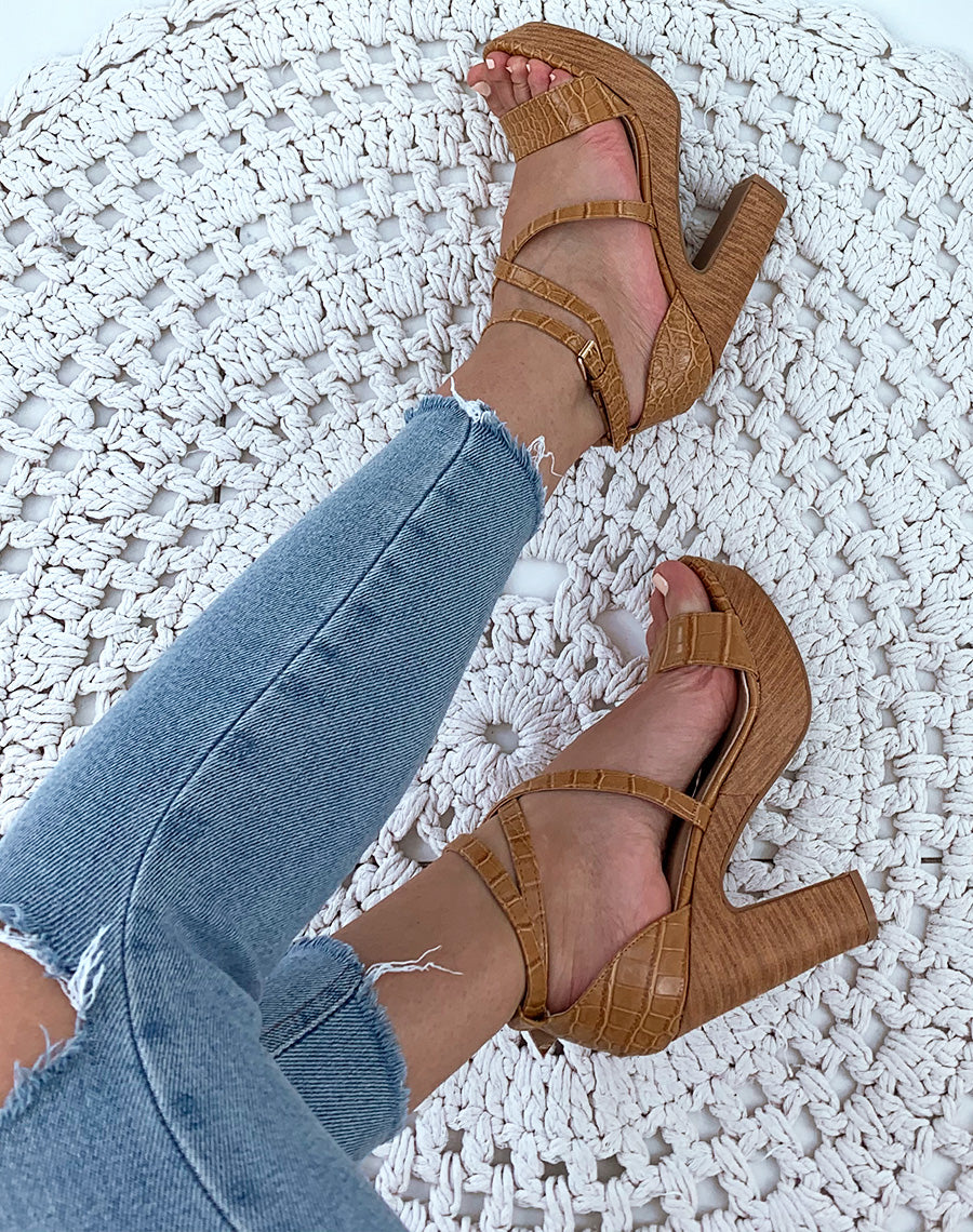 Sandales camel effet croco à talons et plateformes camel