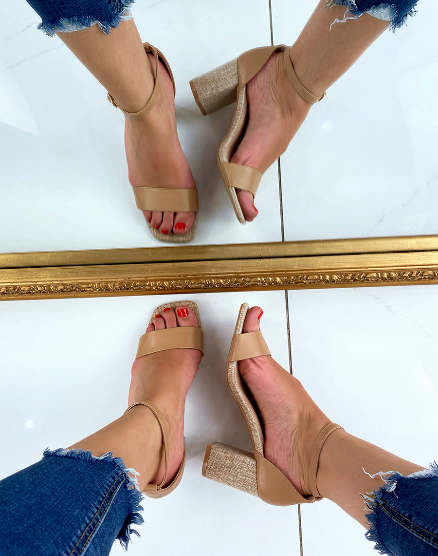 Sandales camel à talon en tissu