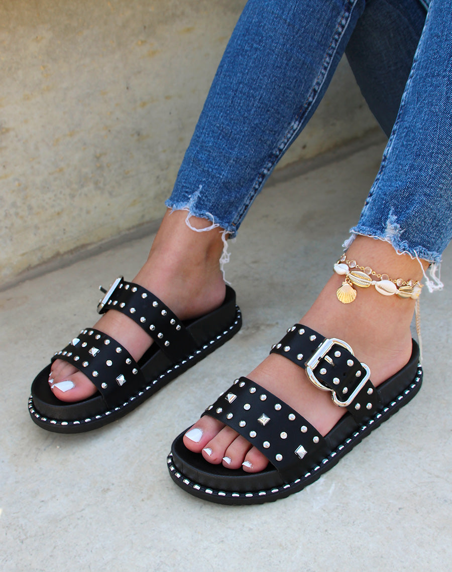 Sandales cloutées noires à boucles