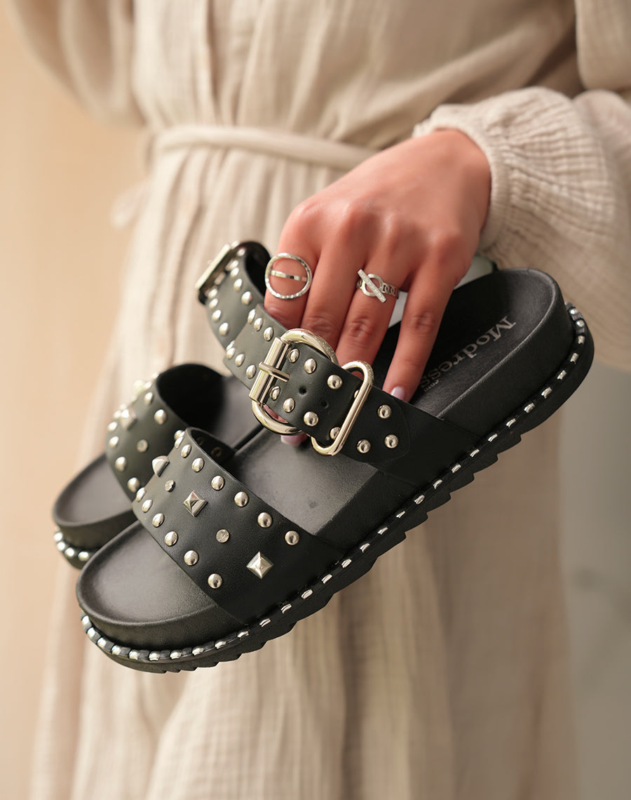 Sandales cloutées noires à boucles