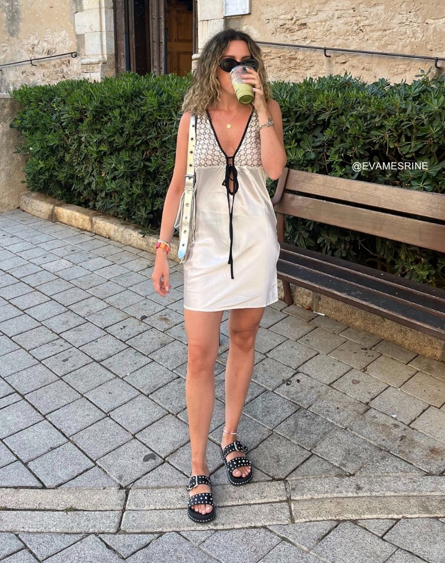 Sandales cloutées noires à boucles
