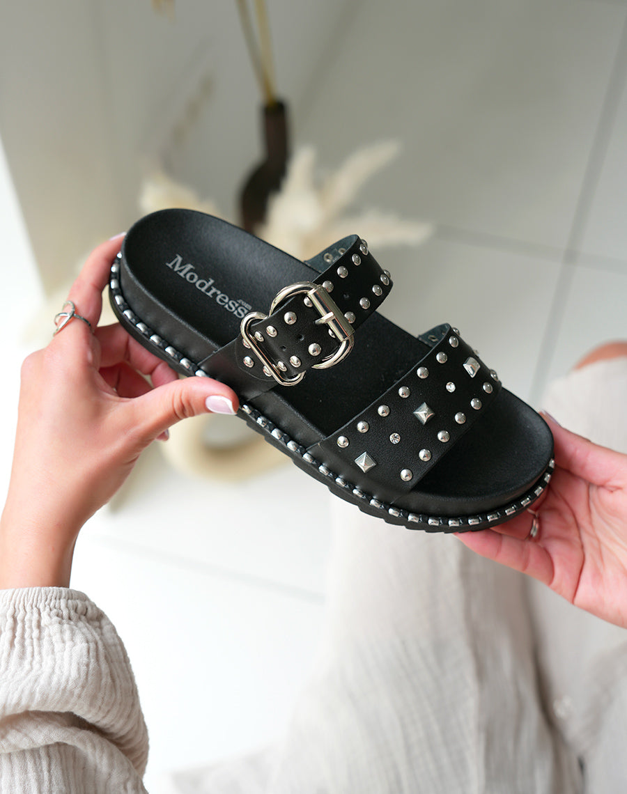 Sandales cloutées noires à boucles