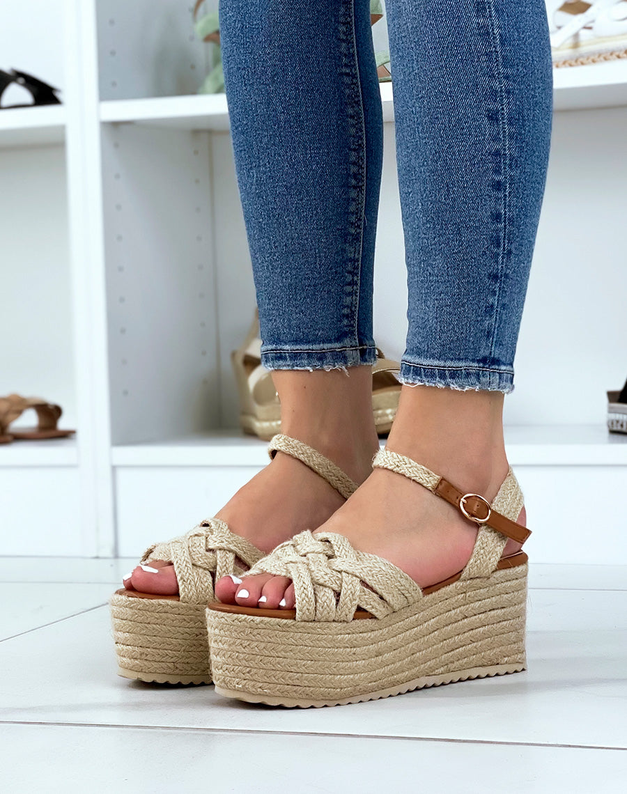 Sandales compensées beiges à bride style corde croisée et semelle épaisse