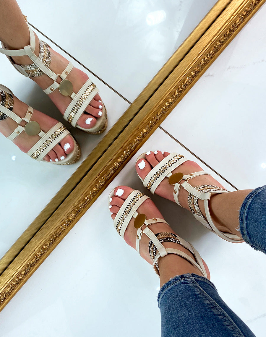 Sandales compensées beiges et dorées