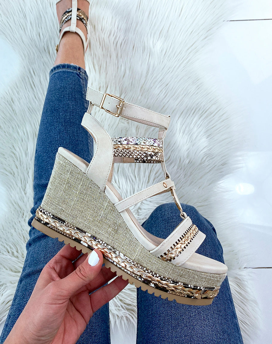 Sandales compensées beiges et dorées