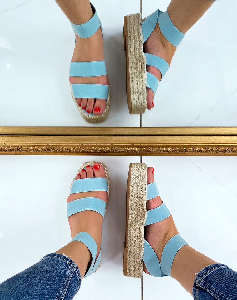 Sandales compensées bleues à brides élastiques