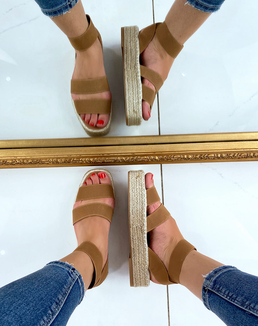 Sandales compensées camel à brides élastiques