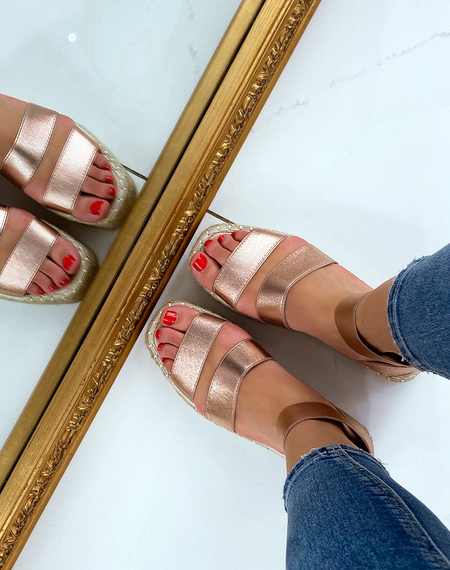 Sandales compensées champagne à brides élastiques