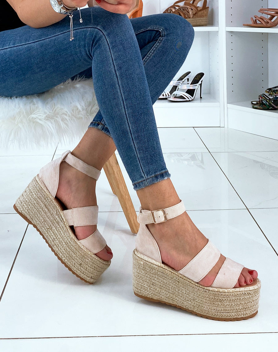 Sandales compensées en suédine beiges à multiples brides