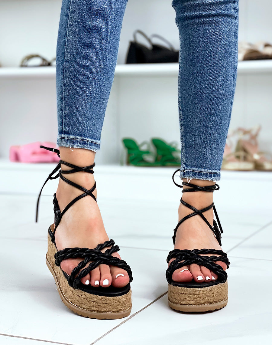 Sandales compensées noires à brides tressées à talon mi-haut
