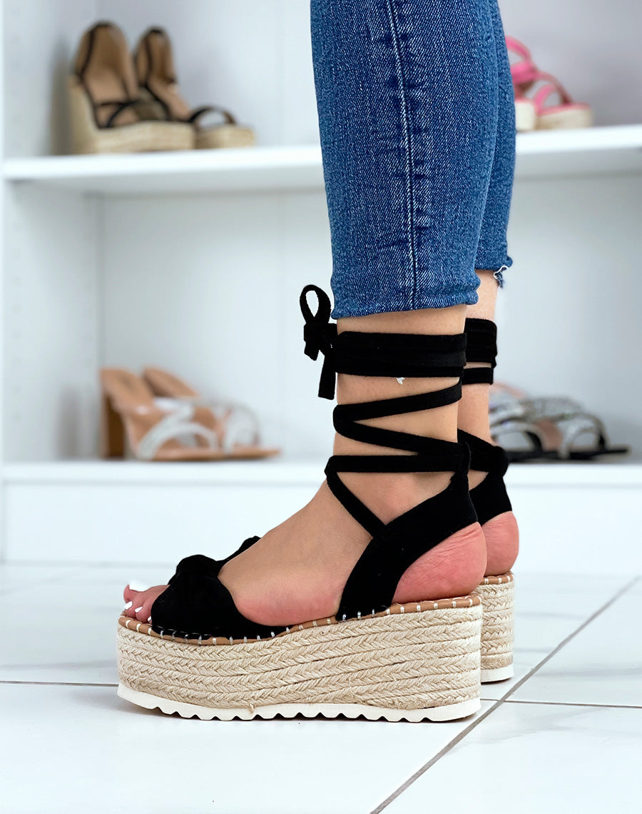 Sandales compensées noires en suédine à lacets