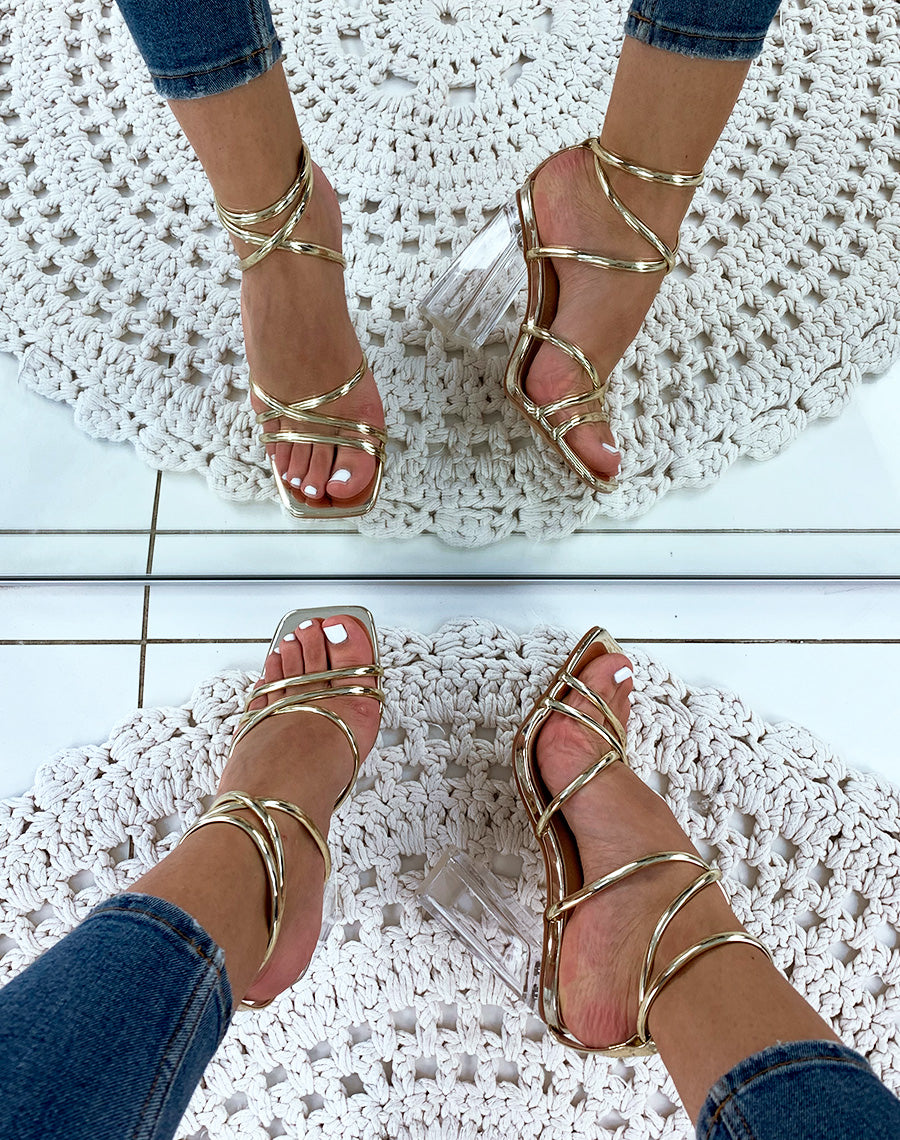 Sandales dorées à talon bloc transparent et brides sexy