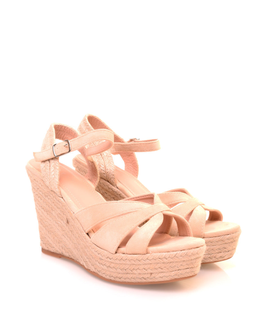 Sandales en suédine beiges à talons compensés