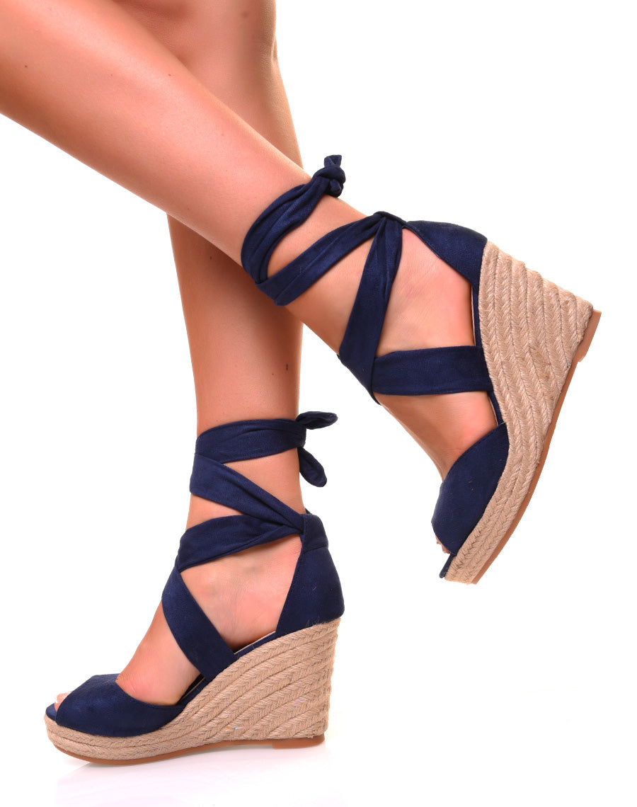 Sandales en suédine bleue marine à talons compensés