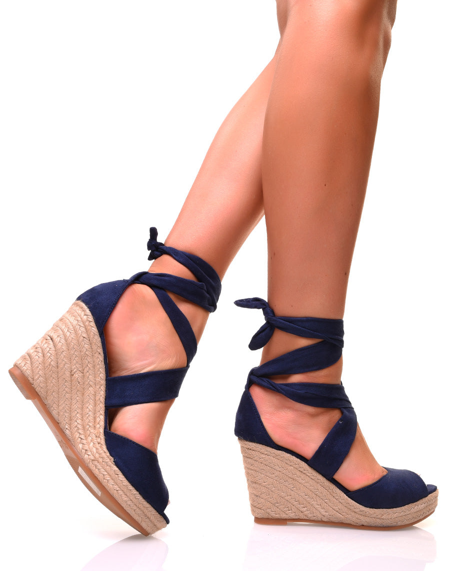 Sandales en suédine bleue marine à talons compensés
