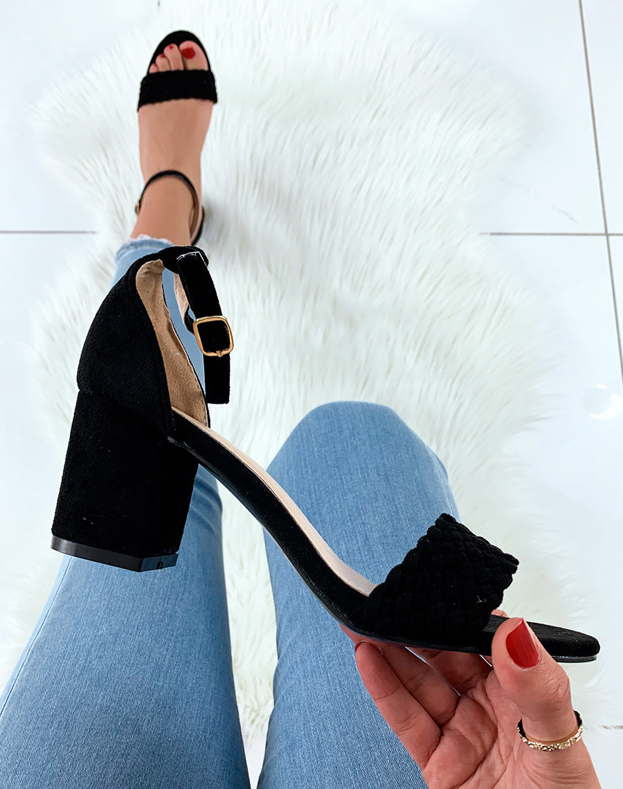 Sandales en suédine noires à talons carrés et à bride tressée