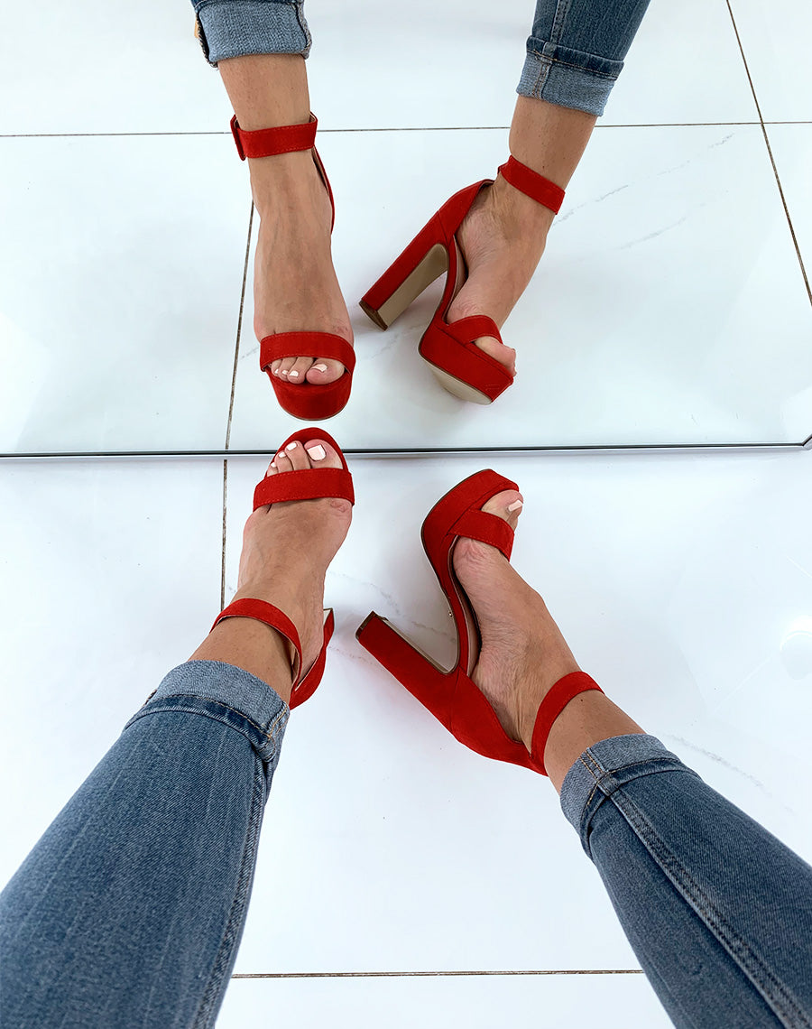 Sandales en suédine à plateformes rouge