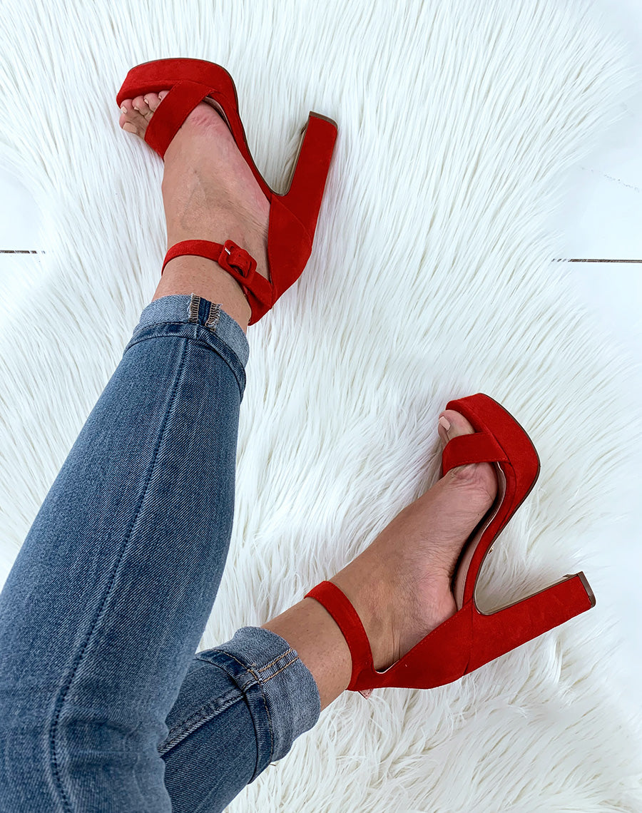 Sandales en suédine à plateformes rouge