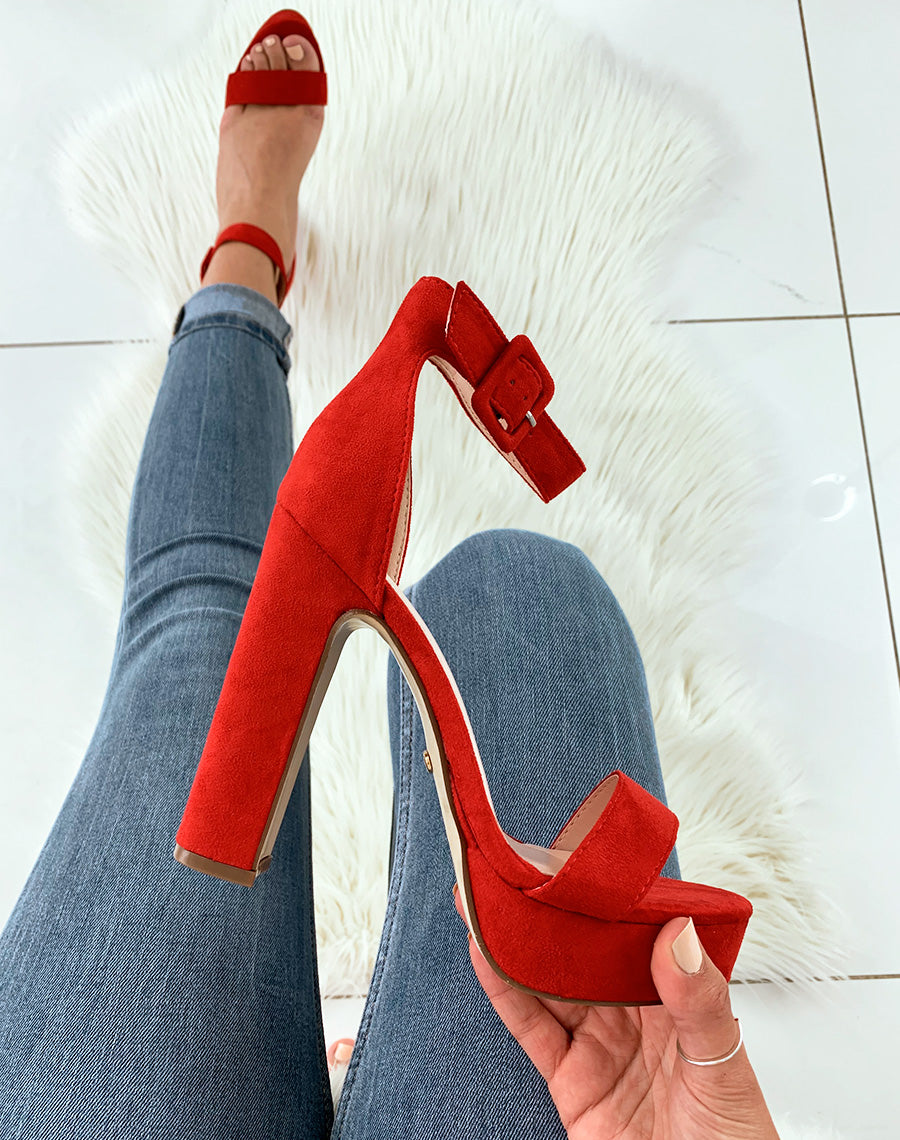 Sandales en suédine à plateformes rouge