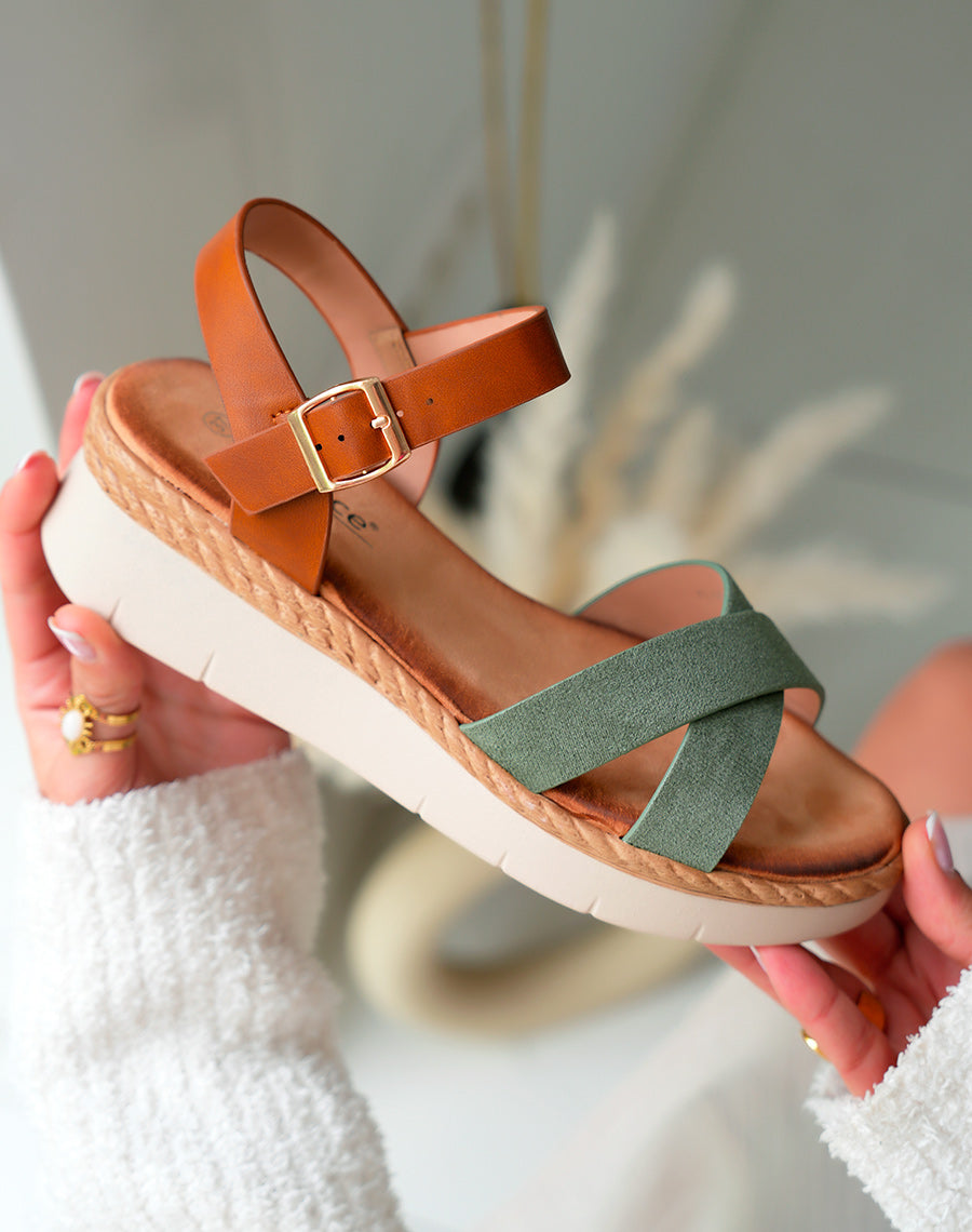 Sandales Femme Vertes et Camel avec Bride Entrecroisée et Plateforme Compensée – Allure Naturelle