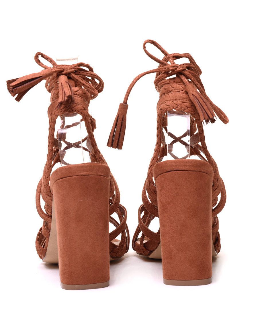 Sandales lacées camel en suédine 