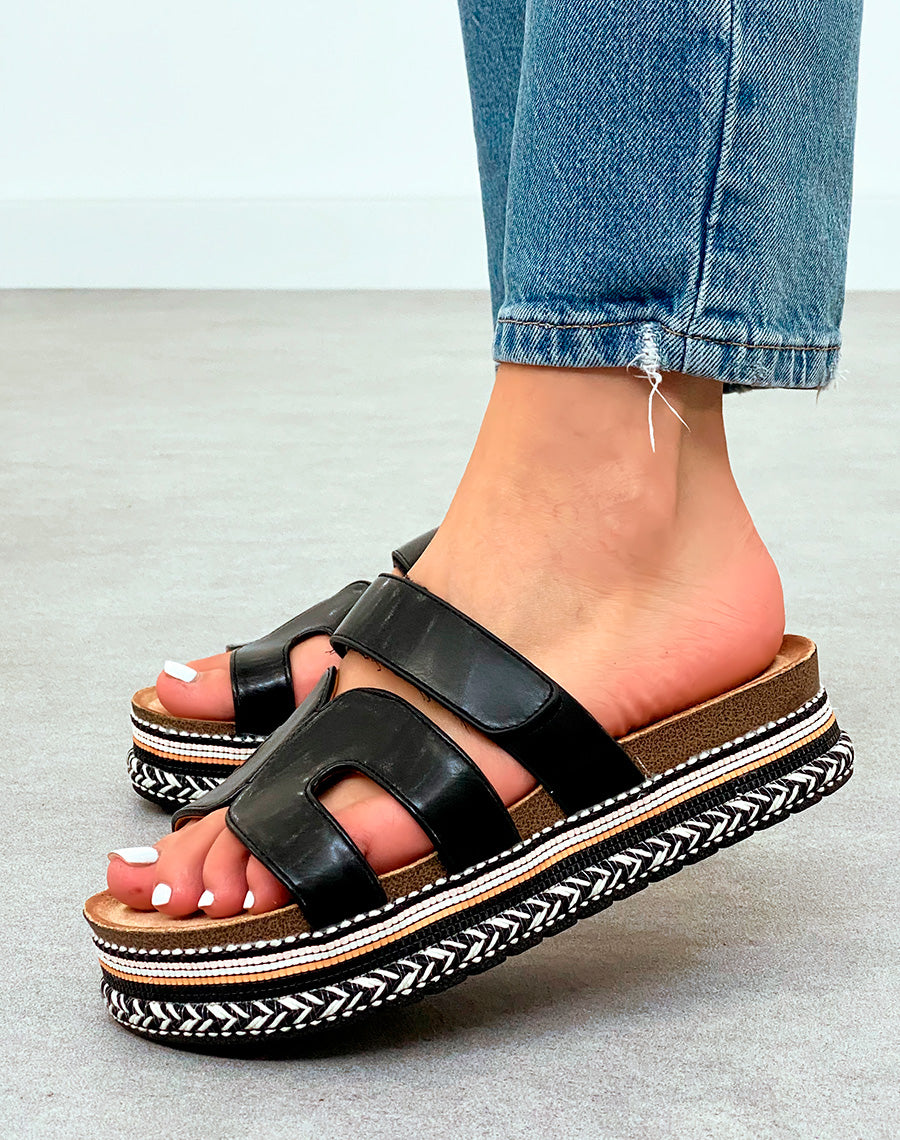 Sandales Mules Noires à Plateforme avec Motif Aztèque – Confort Ethnique Chic