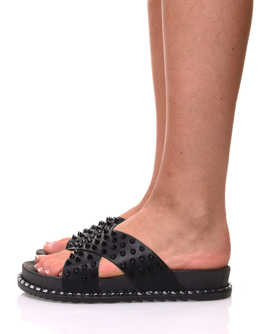 Sandales noires à clous croisés